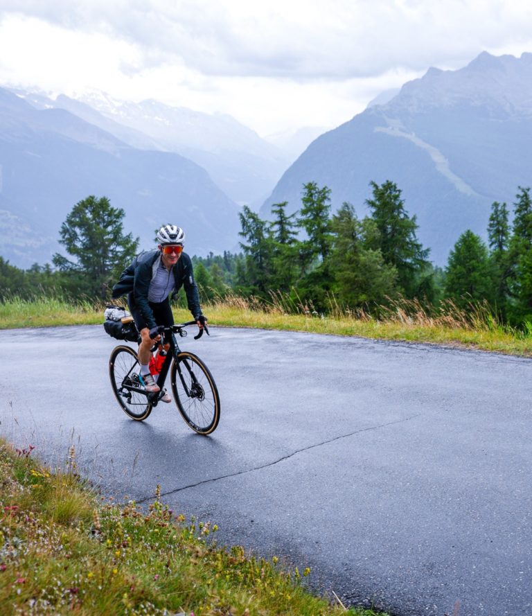 Rainy day, sunny heart ☀️💛Rainy days on long-distance rides aren't the most pleasant. At least, not for the first fifteen minutes spent in the drizzle. After that, you get used to it and start again.#meetyourlimits ___Rainy ultra cycling days are not the most pleasant. At least, not for the first fifteen minutes in the drizzle. After that, you get used to it and start again.#meetyourlimits 📷 @kuva.swiss